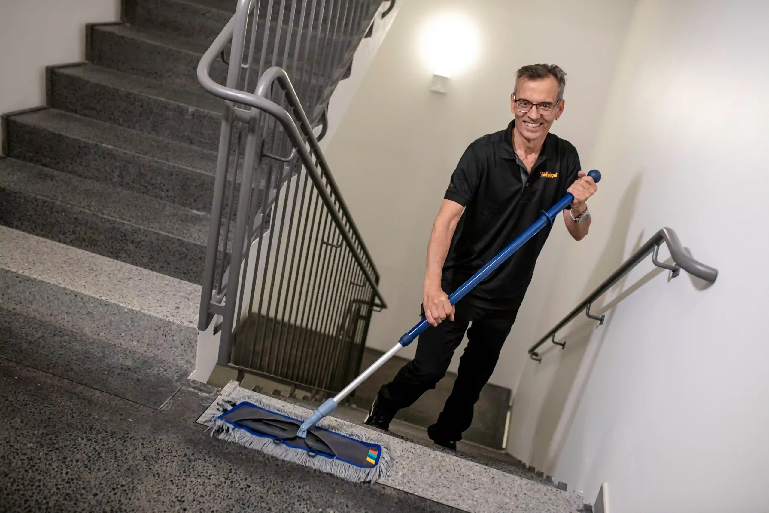 StädBolaget i Göteborg städar trappor